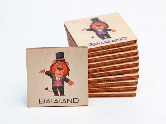 Willy Fog fa hűtőmágnes | BalaLand FamilyPark